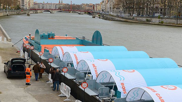 villedelyon's tweet photo. .@grandlyon propose un nouveau type de déchèterie. River'Tri flotte sur la Saône. #Lyon
🔹 https://t.co/QMzOS9vm5V https://t.co/gDxB3zjelX