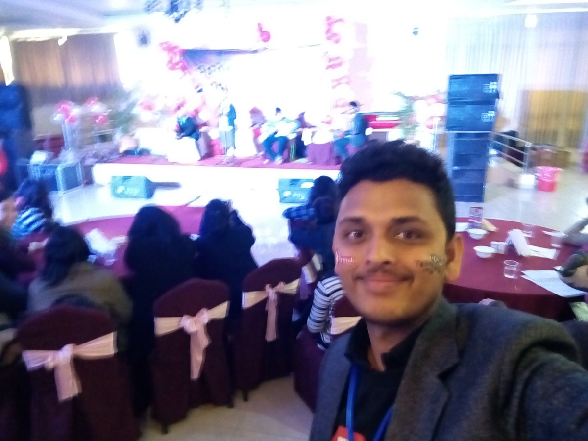 veezay47's tweet photo. Baajaa on the floor... Major band... #unplugged #Agents4ChangeCelebration2016 #WeAreRestless #dance4life https://t.co/0omdsm5rwy