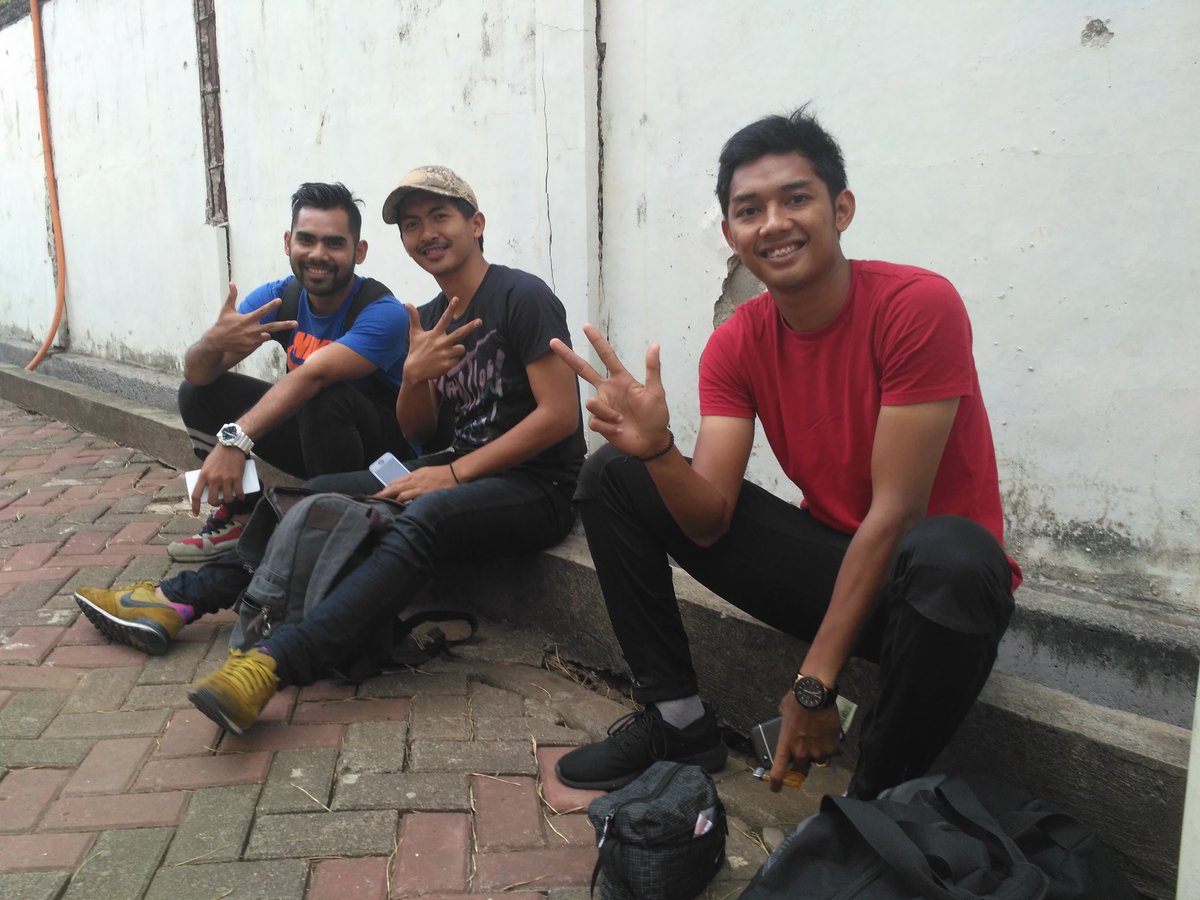 Trio Villa2000 dan si Keeper Persija Rizky Darmawan sudah hadir di Std. Tugu #Persitara37th #KembalikanK37ayaan #PersitaraDay