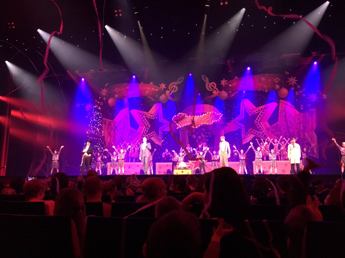 xavierdevos's tweet photo. #samsonrock #plopsaland #kerstshow https://t.co/rM3mdwClrH