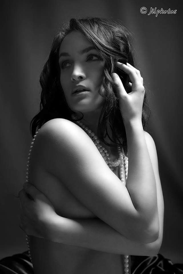 MelissaVignot's tweet photo. Shooting nu artistique photographe : @JilPhotos #makeupbyme #makeup #beauté https://t.co/c3YrFbrF6q