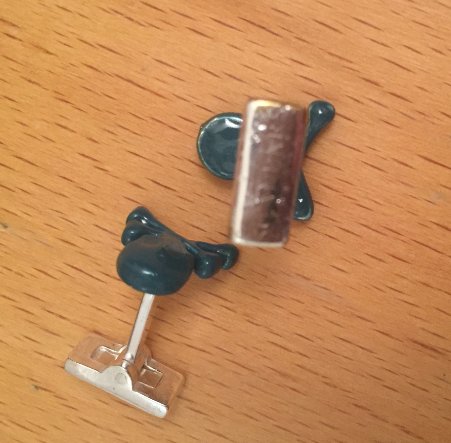 MRR_Invest's tweet photo. Lamentable la mala calidad de los gemelos de @scalperscompany, pintura caída y metal picado. ¿Los habrá usado Papa Noel antes que yo? https://t.co/9bjJkIn4GP