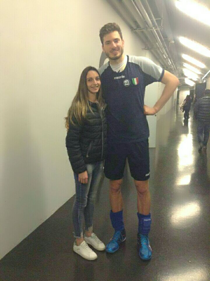SilviaGu9's tweet photo. Felicissima di averti incontrato..Grazie @Teuzzzo #modenavolley #palapanini https://t.co/GpMytXnKhF