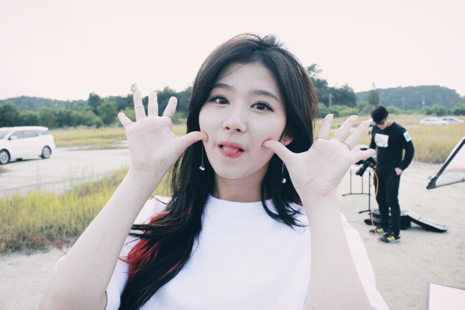 TWICE GLOBAL tweet media