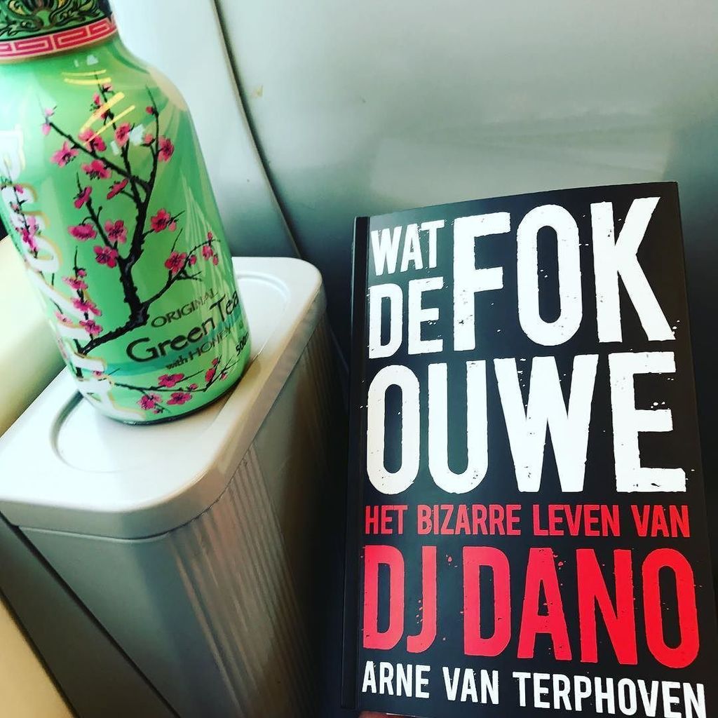 heading to den bosch, time for dj history! #denbosch #reading #watdefokouwe #book #dj #djslife #ns