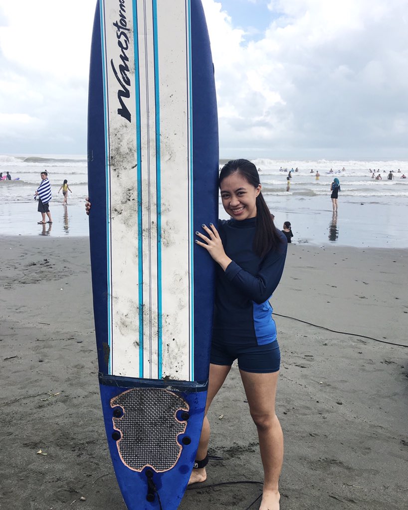 _monicabeatrice's tweet photo. Surfer for a day (or an hour lol) ππ» #PakBaler #BEAscapades https://t.co/NWqHkwqeub https://t.co/up0QBaMg0X
