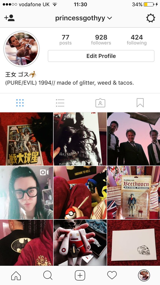 princessgothy's tweet photo. if u like the colour red and goth stuff then follow me. https://t.co/RxHorLX0JE