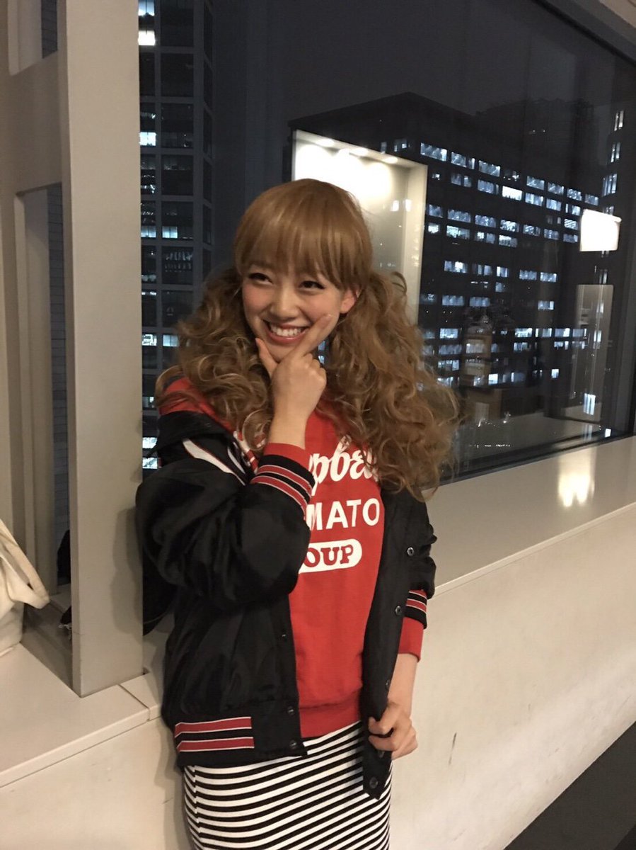 深月 自称 ギャル要素0 なのに ほりっぴーの似合いようは尋常ではなかったな ギャル語まで調べる熱心さが彼女らしい あか 乃木坂46 堀未央奈 公式ブログ T Co Emzigesm2i