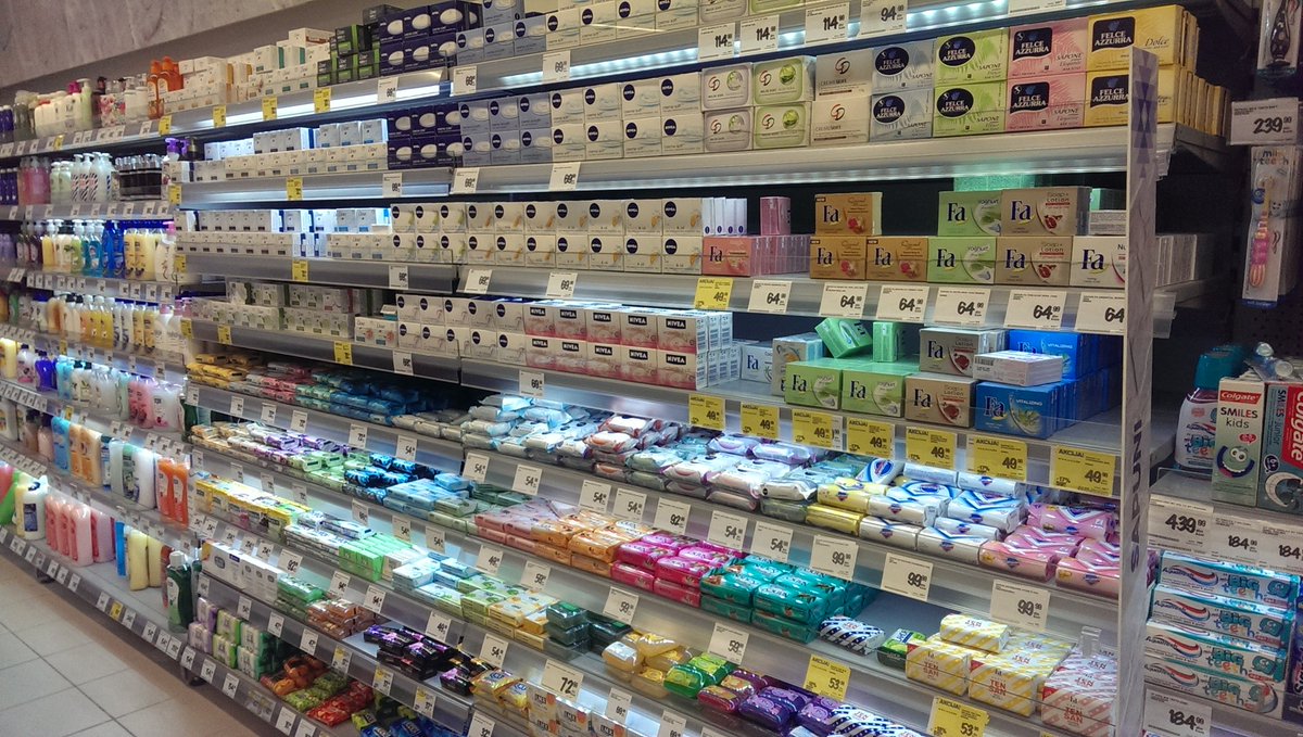 edorf153's tweet image. Od cele ove GOMILE sapuna, samo je JEDAN proizveden u Srbiji. I to neki glicerinski. #potresno