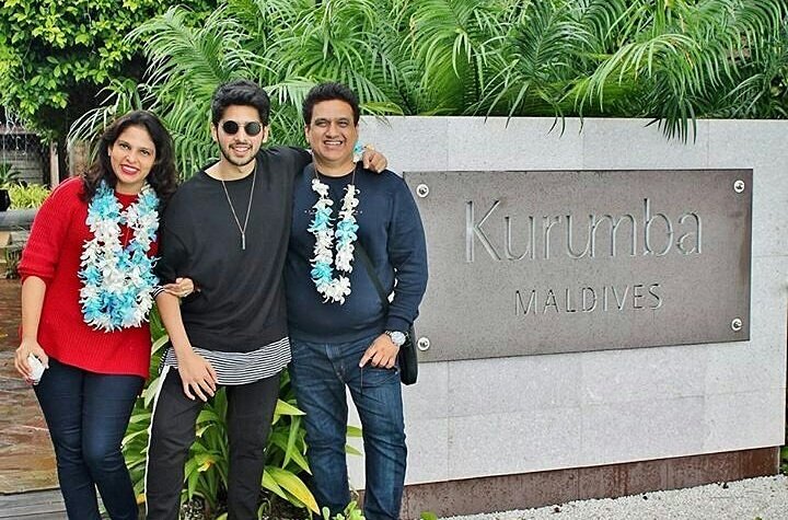 _armaanmalik22's tweet photo. Armaan and his parents at Kurumba Maldives 
They are so cute 😍😍
@ArmaanMalik22 @daboomalik @jyothimalik https://t.co/n7d5H4Kaaz