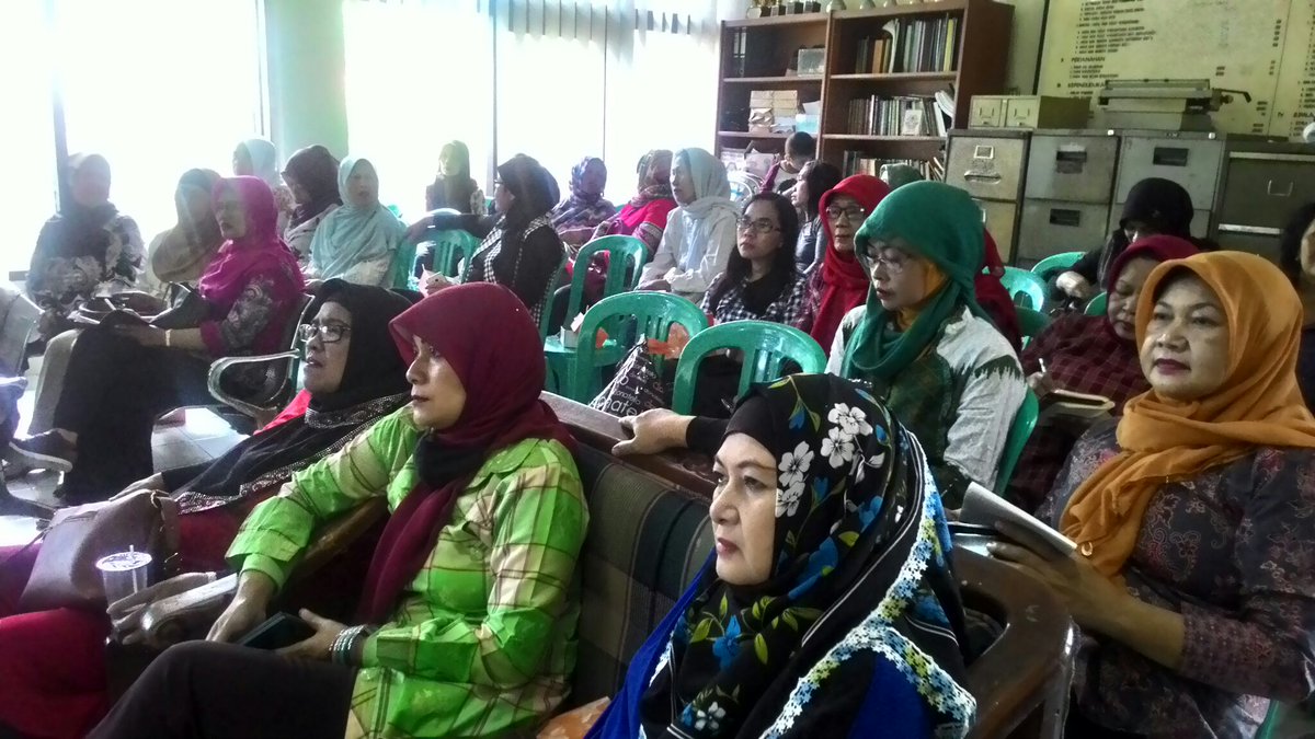 onisumardjono1's tweet photo. @DiskominfoBdg @PemumBdg @PKK_KotaBDG @TP_PKK_ANDIR  Sosialisasi Penyakit Kanker fasilitasi PIPPK lingkup PKK @Kebonjeruk @kecamatan_andir https://t.co/4dqatLmD2f