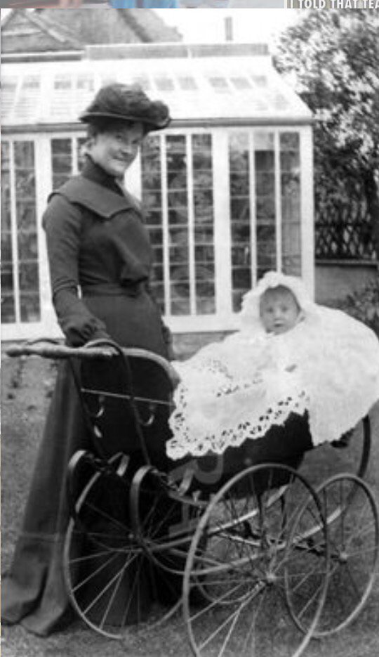 TheTotSquad's tweet photo. The Victorian Days #tbt #stroller #strollersafety #chicmommy #modernmom #momlife #Mommmytobe https://t.co/iBqzRK18s7