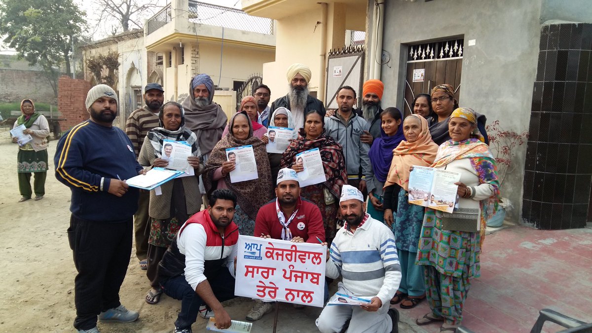 AapPardeep's tweet photo. ਹਲਕਾ ਚੱਬੇਵਾਲ ਤੋਂ ਆਪ ਉਮੀਦਵਾਰ ਰਮਨ ਕੁਮਾਰ ਲਈ ਪ੍ਰਚਾਰ ਕਰਦੇ ਹੋਏ ਆਪ ਵਲੰਟੀਅਰ ਇੰਕਲਾਬ ਜਿੰਦਾਬਾਦ
@ashoknanglia 
@ArvindKejriwal https://t.co/hUhO8JScGh