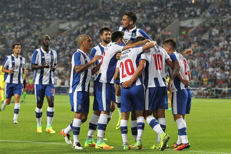FCPorto_Fr's tweet photo. Dernier match de l'ann��e 2016 ce soir !
Quel match, vous a le plus marqué cette année ?
Tweetez via #FCP2016
#FCPorto #SomosPorto https://t.co/Z35R974aRr