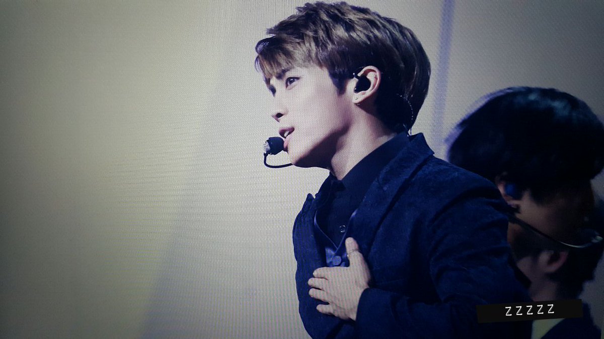 1210Heena's tweet photo. 161229 가요대축제 #종현 https://t.co/2KOoU35mtZ