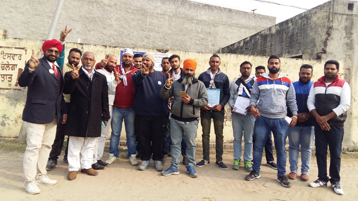 AapPardeep's tweet photo. ਹਲਕਾ ਚੱਬੇਵਾਲ ਤੋਂ ਆਪ ਉਮੀਦਵਾਰ ਰਮਨ ਕੁਮਾਰ ਲਈ ਪ੍ਰਚਾਰ ਕਰਦੇ ਹੋਏ ਆਪ ਵਲੰਟੀਅਰ ਇੰਕਲਾਬ ਜਿੰਦਾਬਾਦ
@ashoknanglia 
@ArvindKejriwal https://t.co/hUhO8JScGh