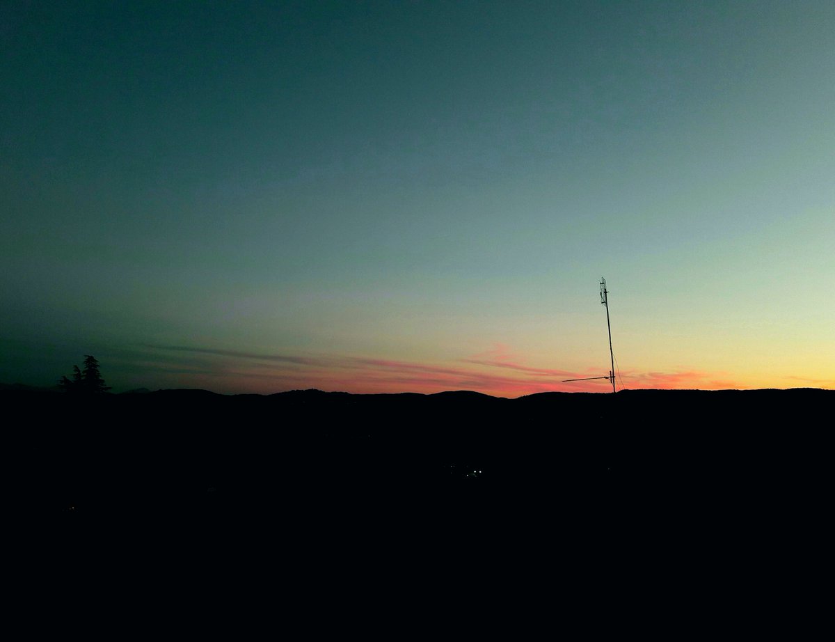 Sunset over the last days of 2016. 
#HomeSweetHome