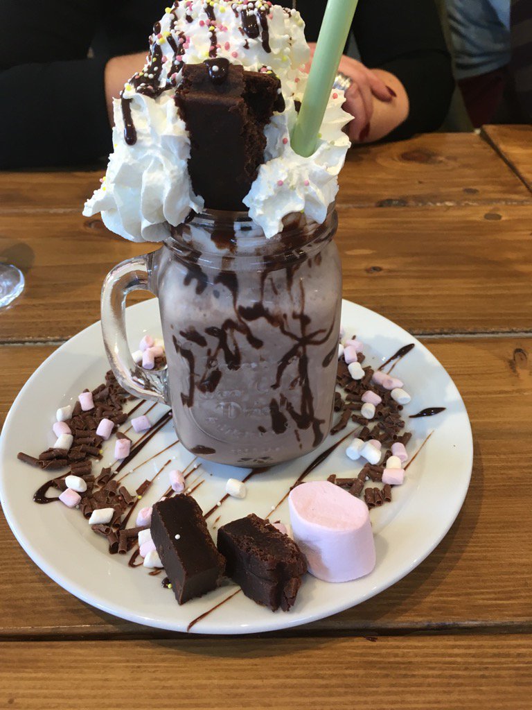 BoxCamo_apparel's tweet photo. #freakshakes perfect cup of calories https://t.co/yNwRFb8BwS
