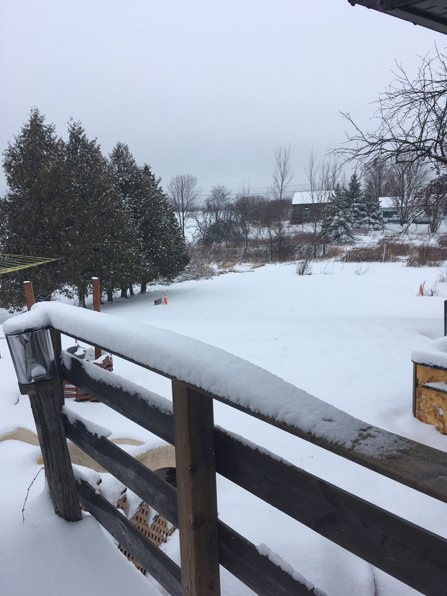 CassideyO's tweet photo. @Symba14 oh we have the snow💁I just need a hill hehe https://t.co/1eCk4rPpdx