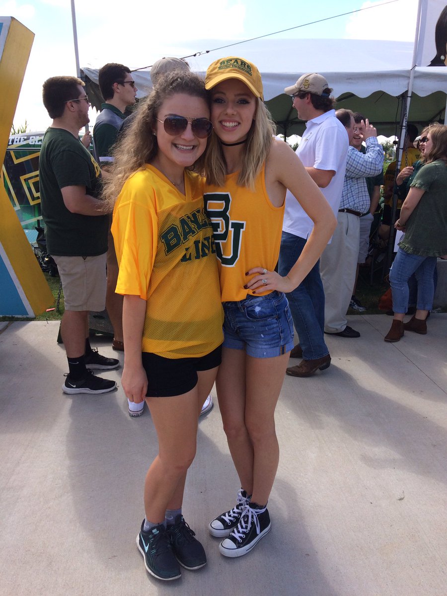 KaitlinBalcombe's tweet photo. Happy birthday Hannah!!!!! I hope you have a great day! Love you &amp; miss you ❤ (also sic em😉 !!!) https://t.co/Az8dzCK0aB