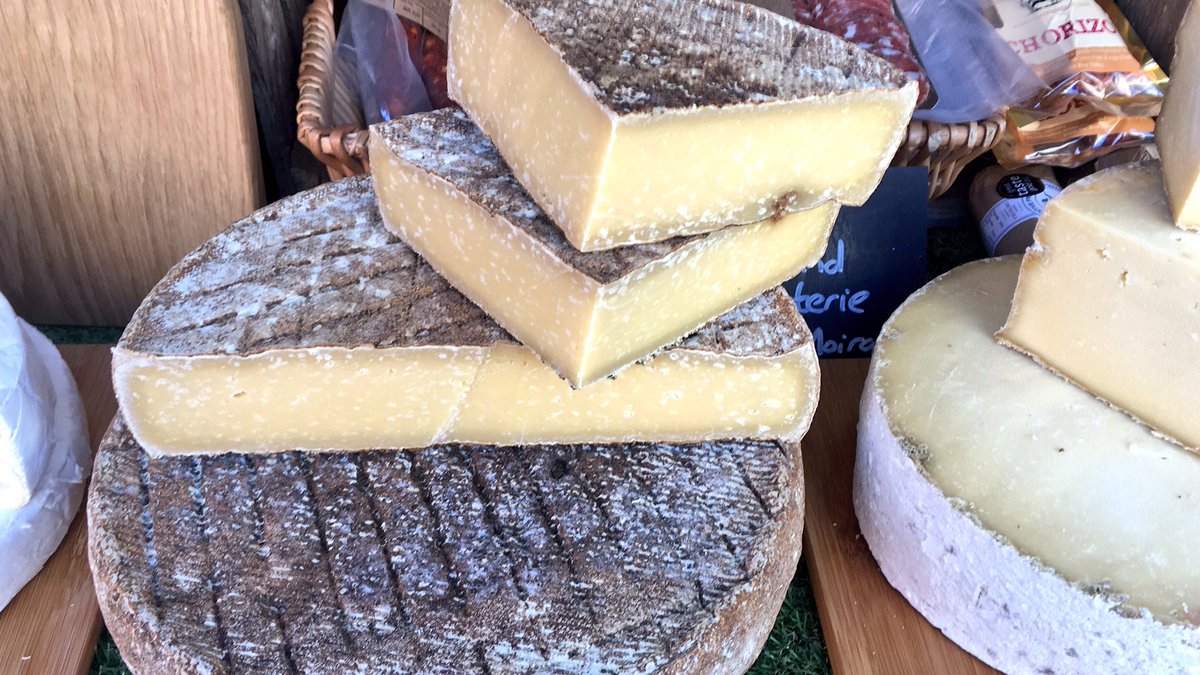IndieFude's tweet photo. Tomorrow we #reopen in #Comber w/ all your #NYE party 🎉 essentials #local #cheese 🧀 &amp; #charcuterie 🍖 platters +++ #YoungBuck BACK IN STOCK https://t.co/JtReSGhIVT