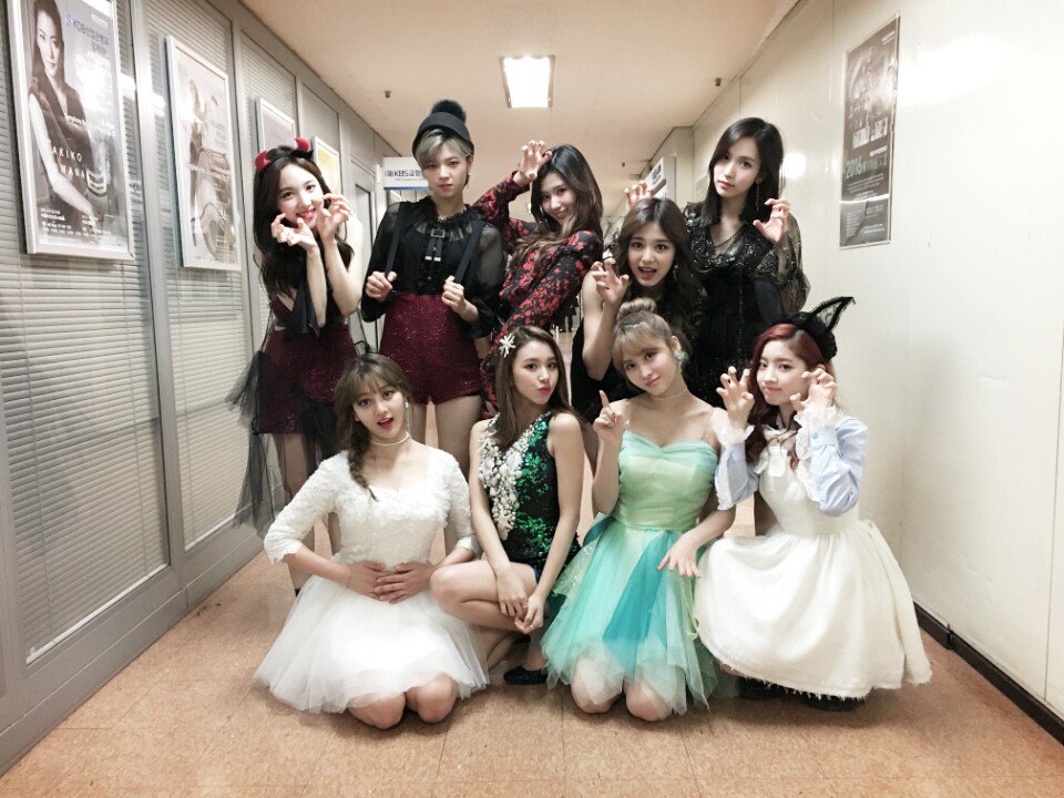 TWICE tweet media