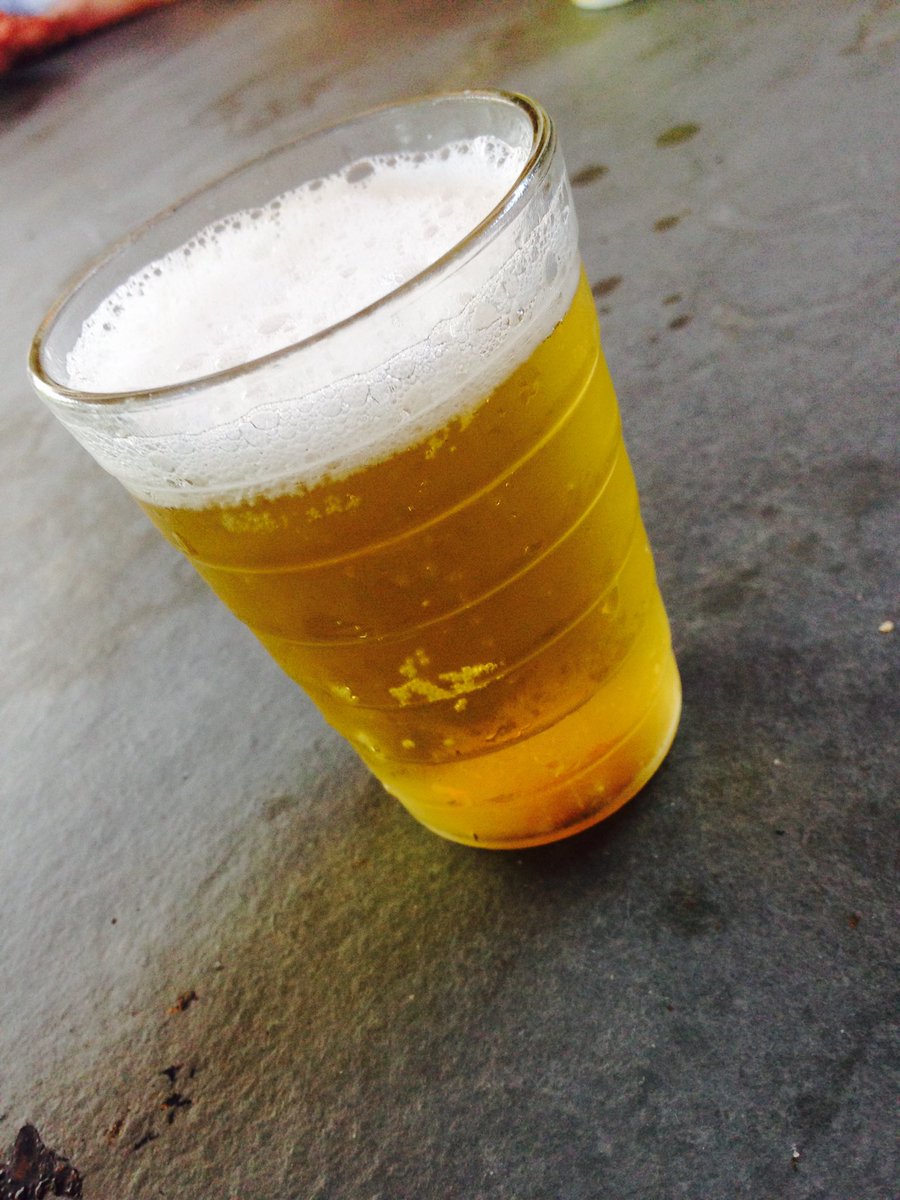 BrendaVilena's tweet photo. Comecei 🍺 #timtimtimtim https://t.co/iFhHUElMbI