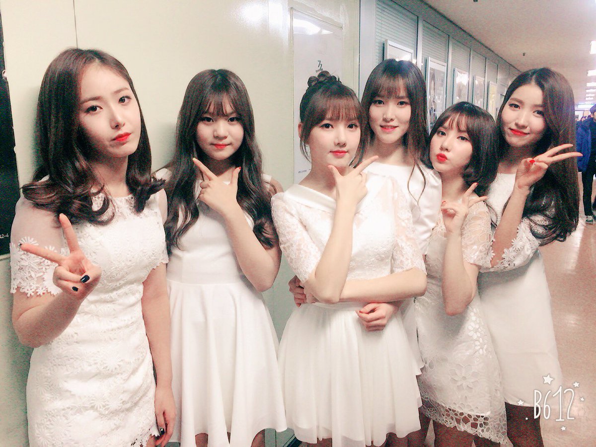 여자친구 #GFRIEND #2016KBS가요대축제 즐겁게 보고 계신가요~? 연말은 여자친구와 함께! 남은 무대도 기대 많~이 해주세요!