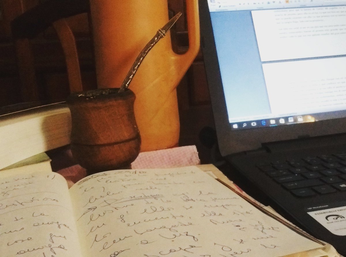 estrellasocial's tweet photo. Estudiando y tomando notas para #NQV mi próxima novela
#amoescribirContemporanea
#cuartanovela
#FelizJueves https://t.co/99yOBP4GnJ