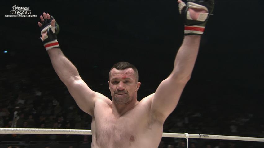 Sajan aperkat i novi veliki skalp za polufinale. Mirko i Japan. Neke stvari su vječne:) Čestike od srca <a href="/CroCopMirko/">CroCop</a> i sretno!