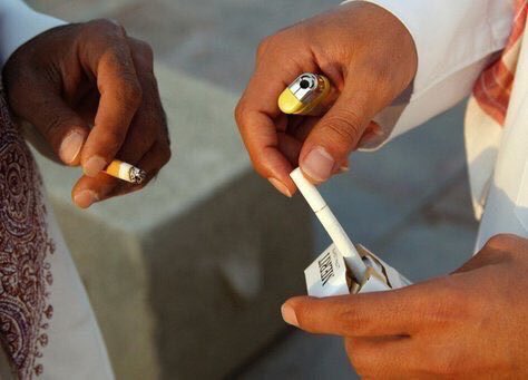 News_Brk24's tweet photo. عاجل 🔴
.
.
صدور قرار برفع أسعار “ #السجائر” 100% في جميع المحلات.. وتوقعات بوصول سعر علبة السجائر 40 ريالاً قريباً.
.
.
#ارتفاع_سعر_الدخان
- https://t.co/kSEXxwEZ2K