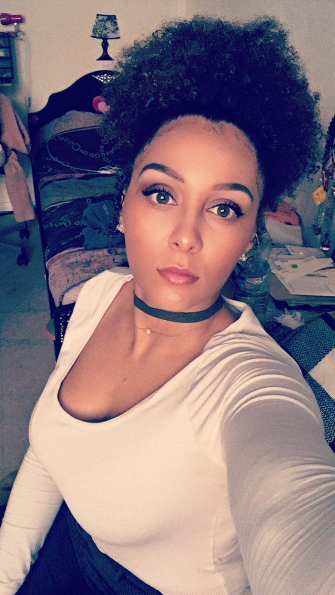 Tracydiiamond's tweet photo. Hello ✌����️😋
👻 tracydiiamond
Ig tracy_diiamond
Fb tracy chevalier https://t.co/dbKANdIYRw