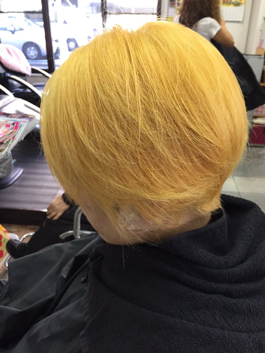 ট ইট র ストロベリーロックス 赤羽カラー専門店 本日のヘアカラー 地毛黒髪からブリーチの抜け具合の参考 サロンによって使っている薬剤が違うので１５６９ｓ では２回のホワイトブリーチでこのくらいにはなります ヴァージンヘアーからスタートで１