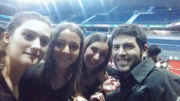 lasdestrangis's tweet photo. Será q se el nota el paso del tiempo...
Hace 1año estábamos en Madrid a punto d disfrutar d uno de los mejores conciertos d nuestra vida..!! https://t.co/mtNkGH6ts6