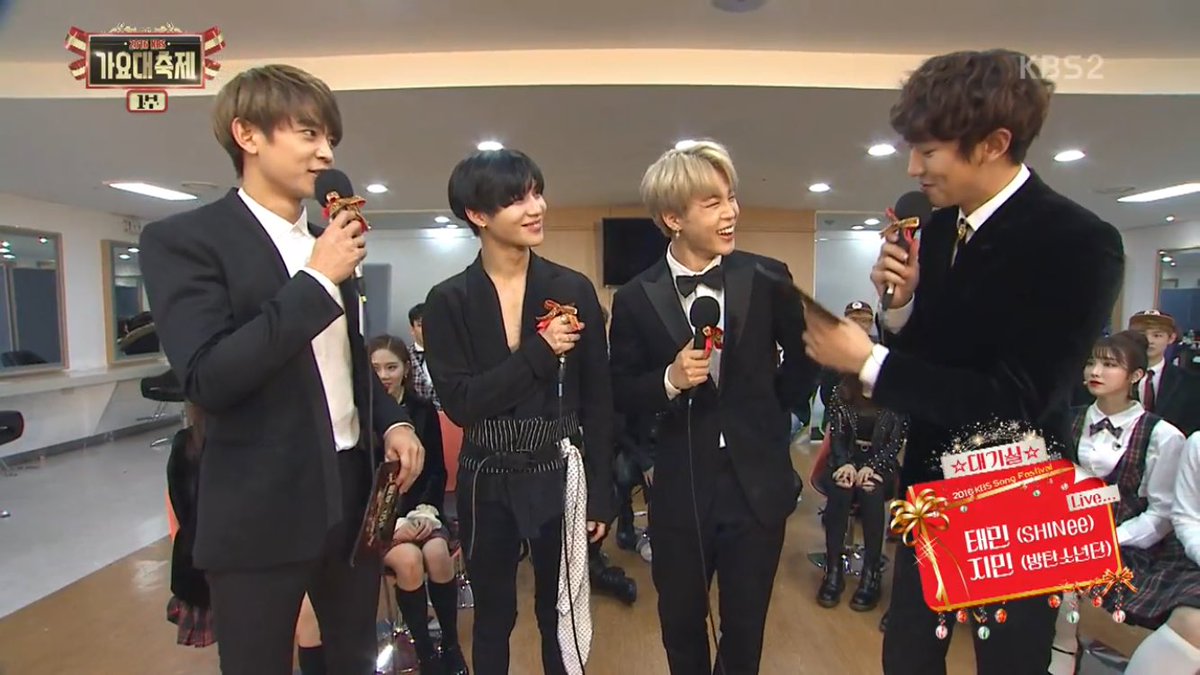 DStyles8's tweet photo. JIMIN AND CHANYEOL LAUGHING TOGETHER ENDED ALL FANWARS

#KBSSongFestival https://t.co/XyyyOzh8gM