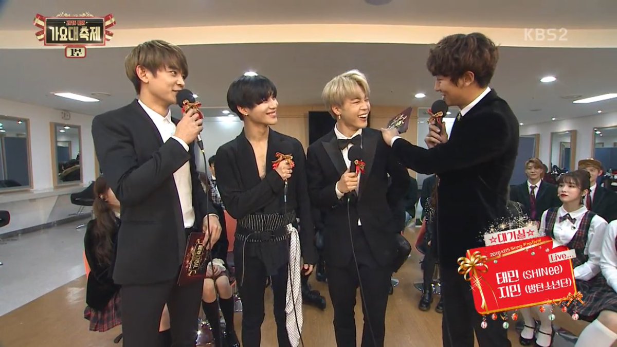 DStyles8's tweet photo. JIMIN AND CHANYEOL LAUGHING TOGETHER ENDED ALL FANWARS

#KBSSongFestival https://t.co/XyyyOzh8gM