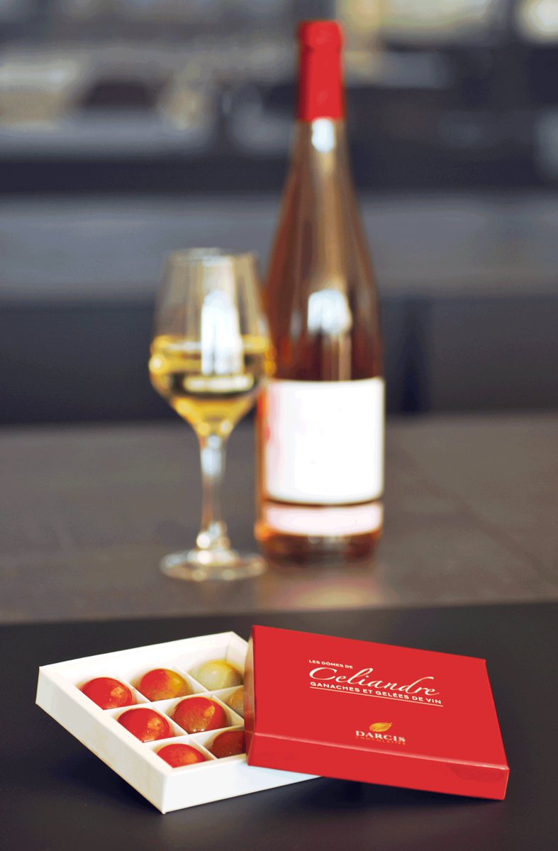Vin et chocolat, la meilleure des association! Nos "Dômes de Céliandre" sont dispos en boutique et sur bit.ly/2ikT95D ;)
#NY2017