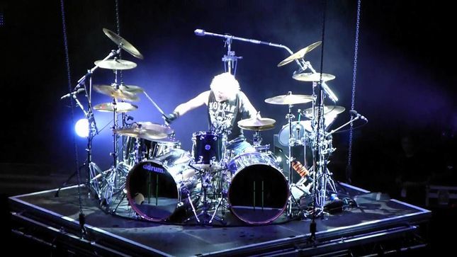 BlackCollarRec's tweet photo. Former SCORPIONS Drummer JAMES KOTTAK Has Over $50,000 Worth Of Gear Stolen - https://t.co/wKMLeFRkCM
https://t.co/BvS017Dl8L https://t.co/6onjtmxZ8o
