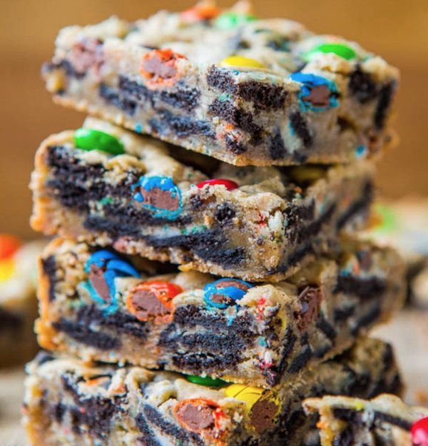 ItsFoodPics's tweet photo. M&amp;M Brownie Bars! https://t.co/3PjxjCNbqq