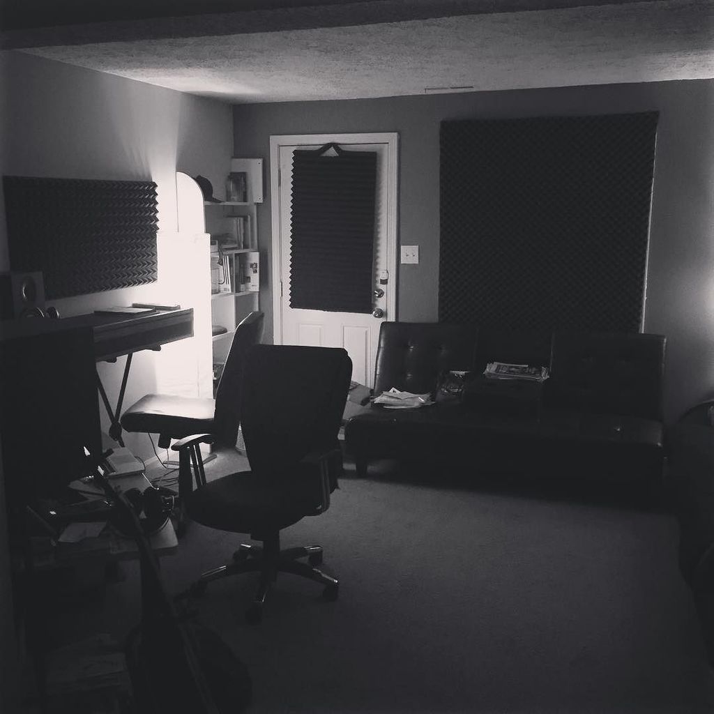 DaeLeeBridge's tweet photo. Blessed with another morning. 🙏 Now let's work! #iRFLCT #EndOfTheYearGrind #Producer #Writ… https://t.co/Vy4tgr1DLo https://t.co/oA5vQKrjEV