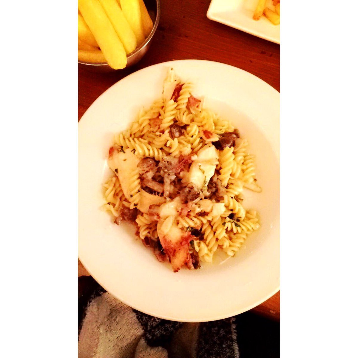 Discounts in lots of places for some good food today with your card - eat all the carbs you can before the new year hits us 🍔🌭🍕🍟🍝