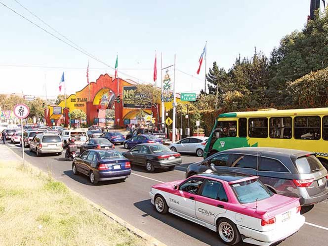 Comunidad_Exc's tweet photo. Transitar la carretera Picacho-Ajusco en este periodo vacacional ha sido una tortura https://t.co/npKdRXM9UW https://t.co/PzE71XSwVR