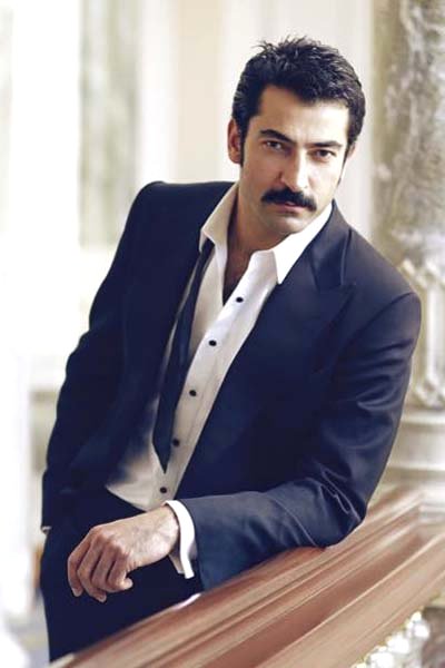 choi_sila's tweet photo. @fomodaily 
#ForTheWin 
Kenan İmirzalıoğlu (turkish actor) vs Kim Woo Bin (korean actor) https://t.co/iaSljSvglk