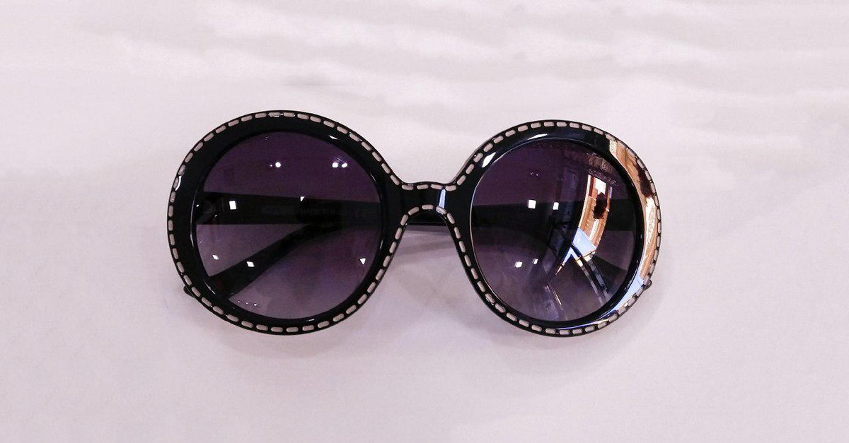 Glocalia's tweet photo. HOla, HOla!!!👋🏻 #HuercalOveraRegala tiene nuevos regalos: Gafas Moschino, Lacoste y mucho más! Consíguelos GRATIS en https://t.co/CikiFP8WYe https://t.co/VTJ5W8yvkk