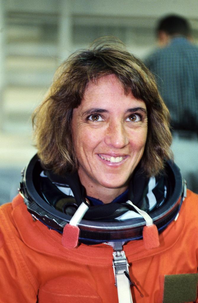#HappyBirthday to Nancy Currie! As part of the STS-109 crew during #Hubble Servicing Mission 3B, she operated the Shuttle's robotic arm.