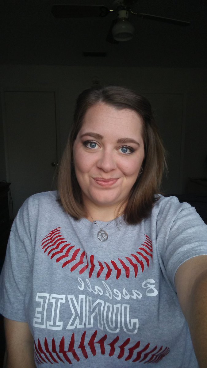 AshTMartinez's tweet photo. Just your normal everyday #baseballmom!! #MyYouniqueLife https://t.co/0gFl4JA6kF