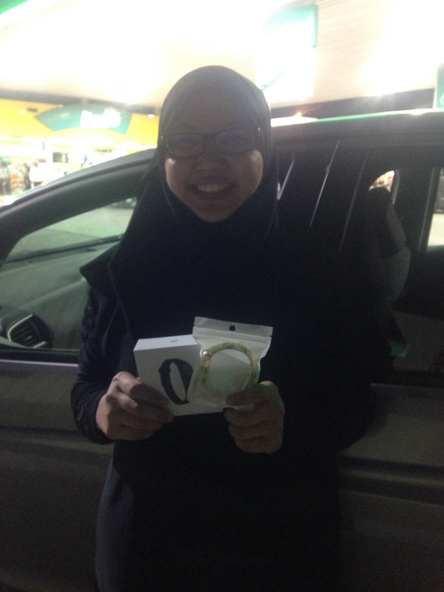 Techy_Tracker's tweet image. Terima Kasih Cik Apisha membeli Mi-Band 2 di Techy Tracker ✌🏻️