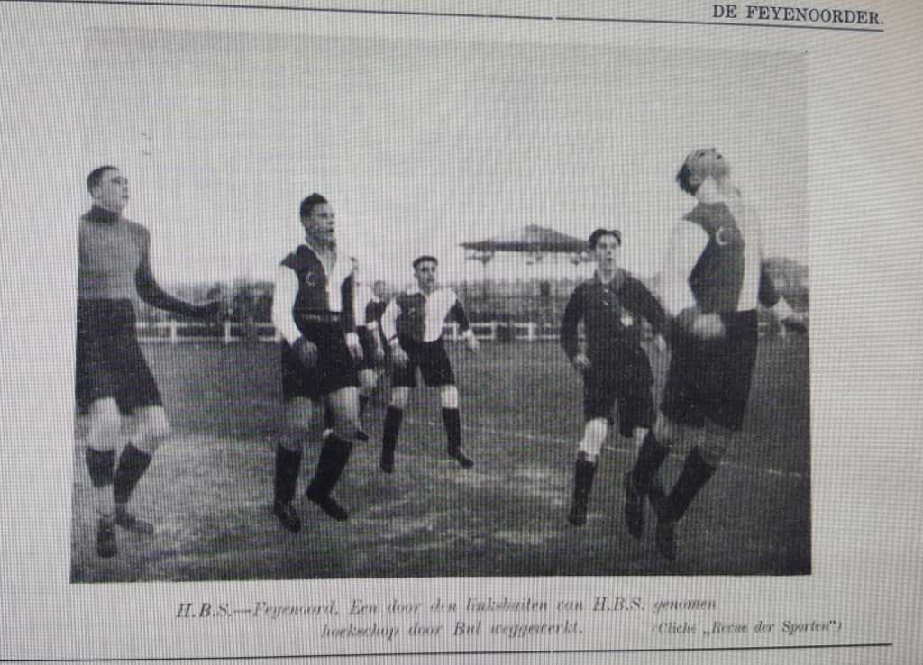 ArchiefHees's tweet photo. Voor redactiegenoot wat opzoeken, afdwalen is soms onvermijdbaar. Zeker met zulke foto's :-) #Feyenoord https://t.co/LMXKRVjs8L
