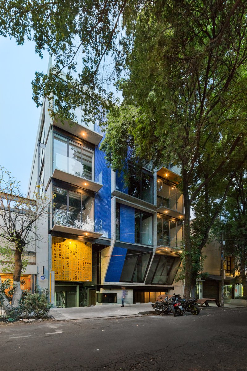 pornarch's tweet photo. .@ARQMOV's ColiRoma CientoVeinteOcho building plays with the public-private space interaction. Read more on our blog https://t.co/eDoCsFolFD https://t.co/8ypaRVYyhw
