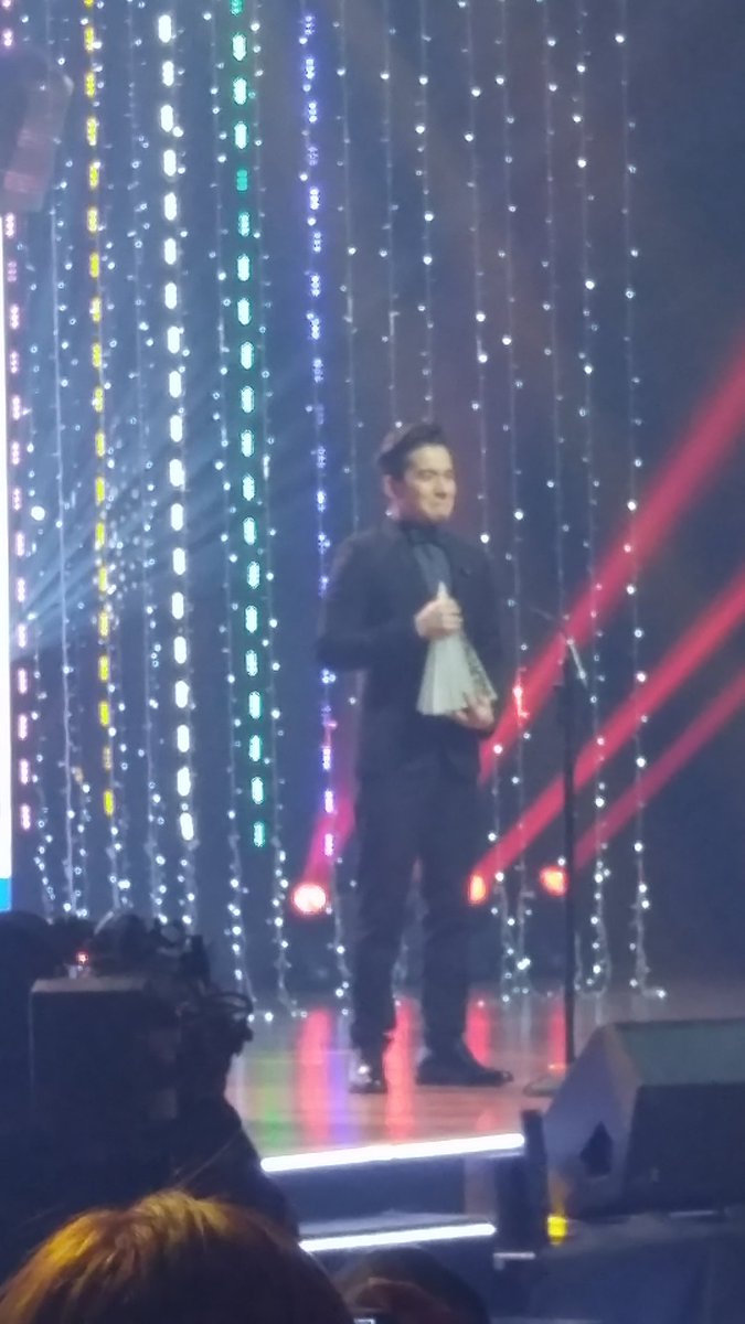 gmanews's tweet photo. Emosyonal na tinanggap ni Christian Bables ng Die Beautiful ang Best Supporting Actor Award. #MMFF2016 | @glenjuego
https://t.co/Zo4XAxLmi8